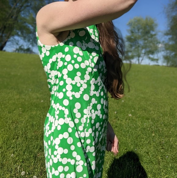 Green dress with white polkadots - Picture 3 of 10